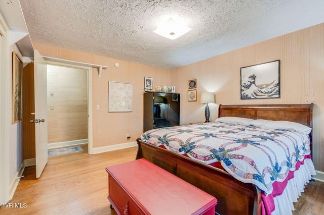 706 East Holston Avenue, Johnson City, TN 37601