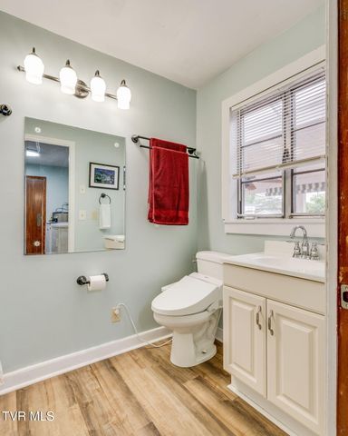 706 East Holston Avenue, Johnson City, TN 37601