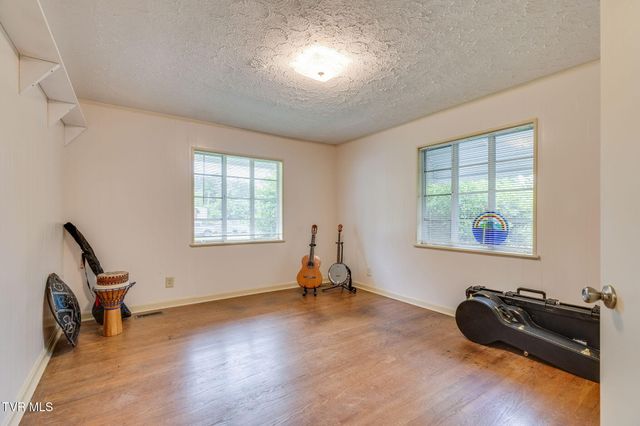 706 East Holston Avenue, Johnson City, TN 37601