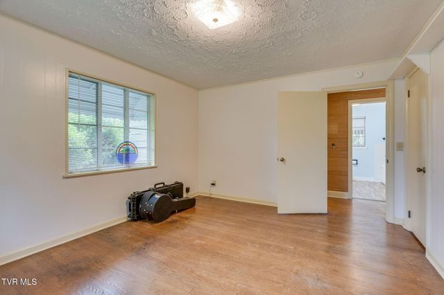 706 East Holston Avenue, Johnson City, TN 37601