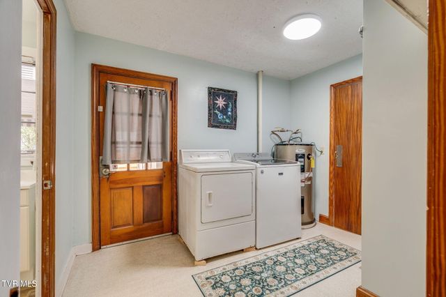 706 East Holston Avenue, Johnson City, TN 37601