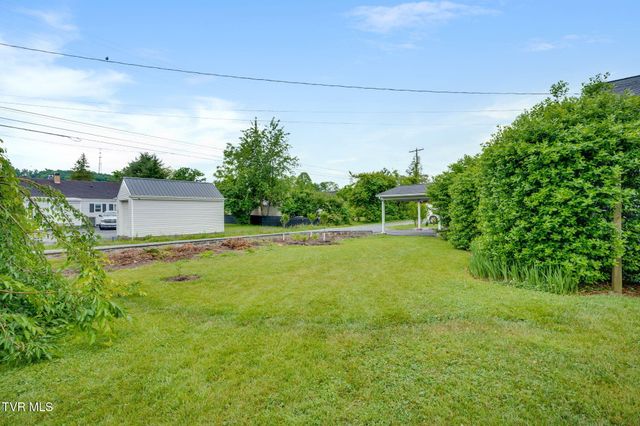 706 East Holston Avenue, Johnson City, TN 37601