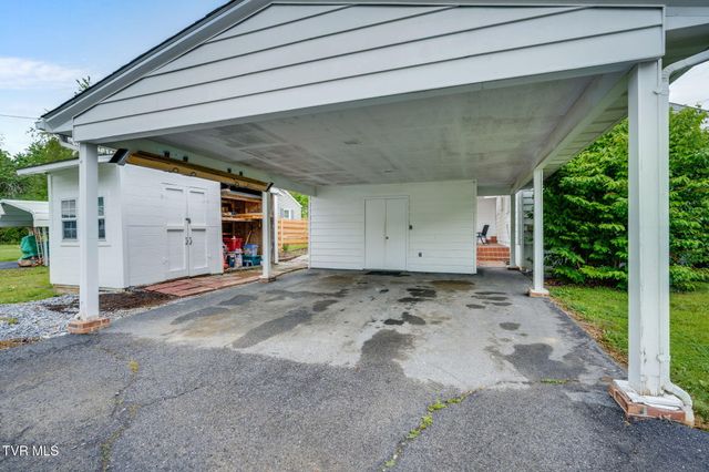 706 East Holston Avenue, Johnson City, TN 37601