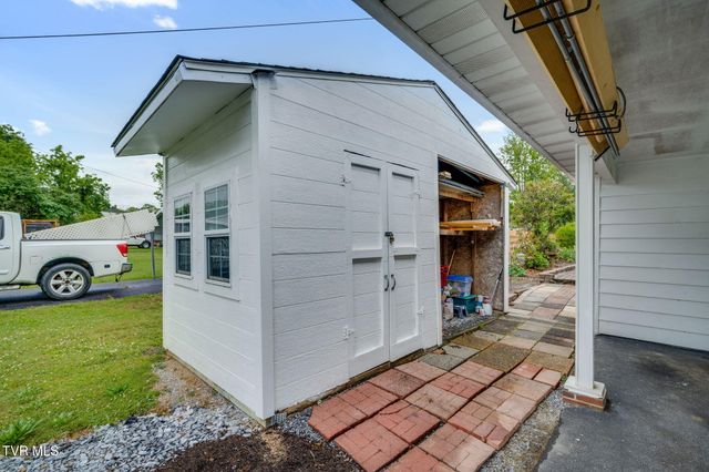 706 East Holston Avenue, Johnson City, TN 37601