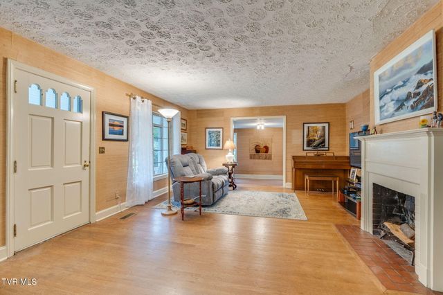 706 East Holston Avenue, Johnson City, TN 37601