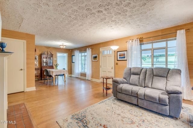 706 East Holston Avenue, Johnson City, TN 37601