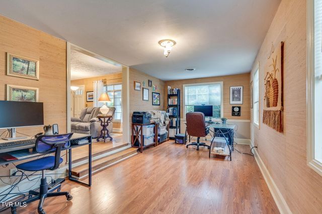 706 East Holston Avenue, Johnson City, TN 37601