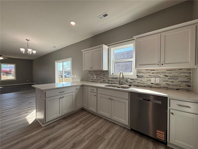 4803 S Creek Woods Drive, St Joseph, MO 64507