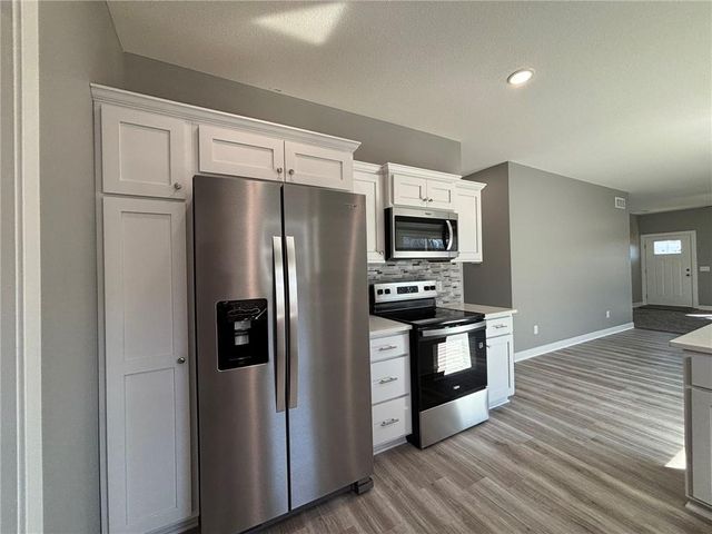 4803 S Creek Woods Drive, St Joseph, MO 64507