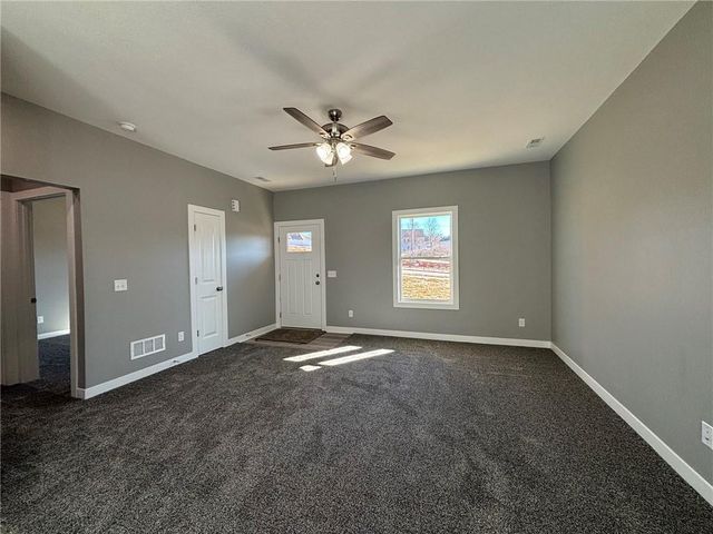 4803 S Creek Woods Drive, St Joseph, MO 64507