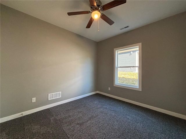 4803 S Creek Woods Drive, St Joseph, MO 64507