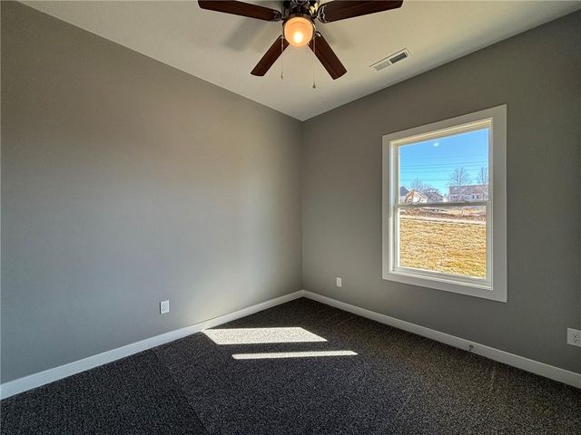 4803 S Creek Woods Drive, St Joseph, MO 64507