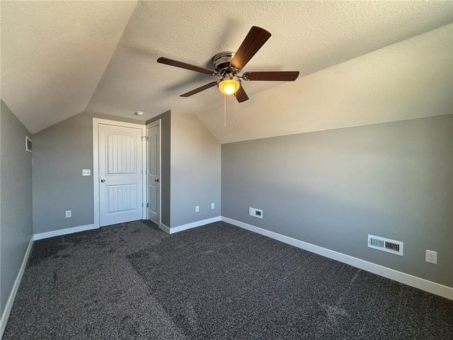 4803 S Creek Woods Drive, St Joseph, MO 64507