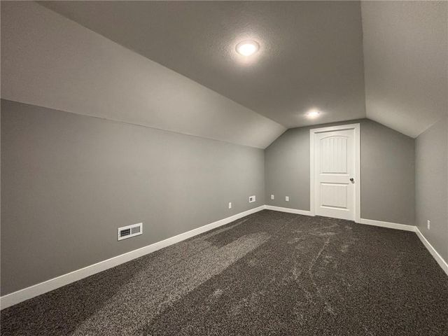 4803 S Creek Woods Drive, St Joseph, MO 64507