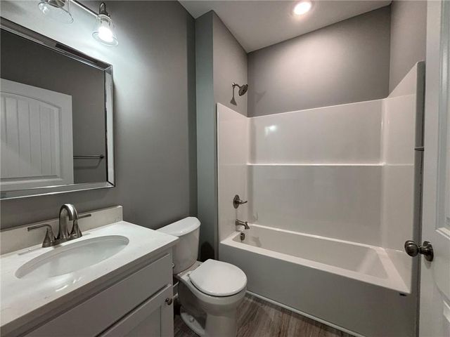 4803 S Creek Woods Drive, St Joseph, MO 64507