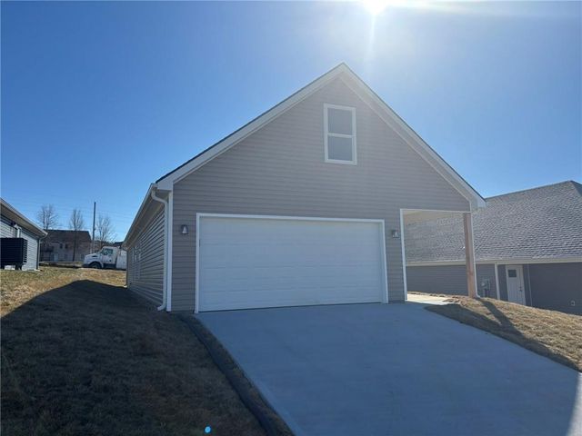 4803 S Creek Woods Drive, St Joseph, MO 64507