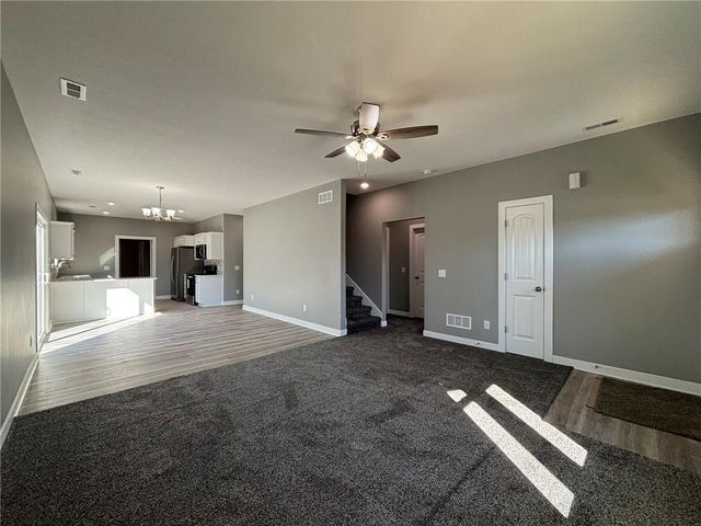 4803 S Creek Woods Drive, St Joseph, MO 64507