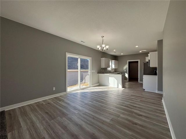 4803 S Creek Woods Drive, St Joseph, MO 64507