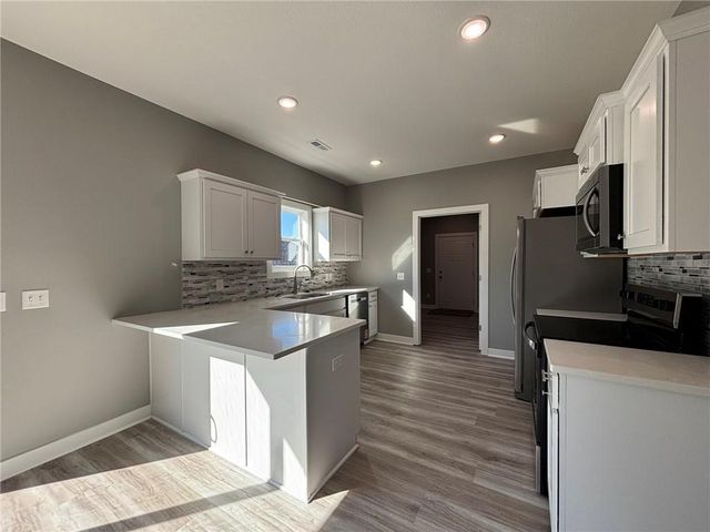 4803 S Creek Woods Drive, St Joseph, MO 64507