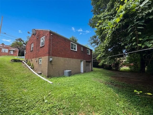 121 Glencoe Drive, West Mifflin, PA 15122