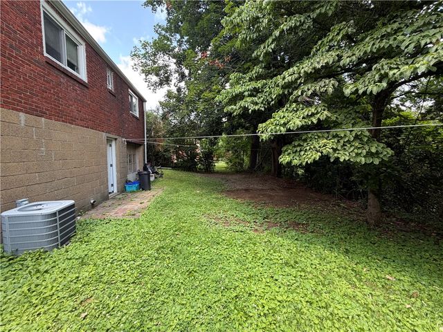 121 Glencoe Drive, West Mifflin, PA 15122