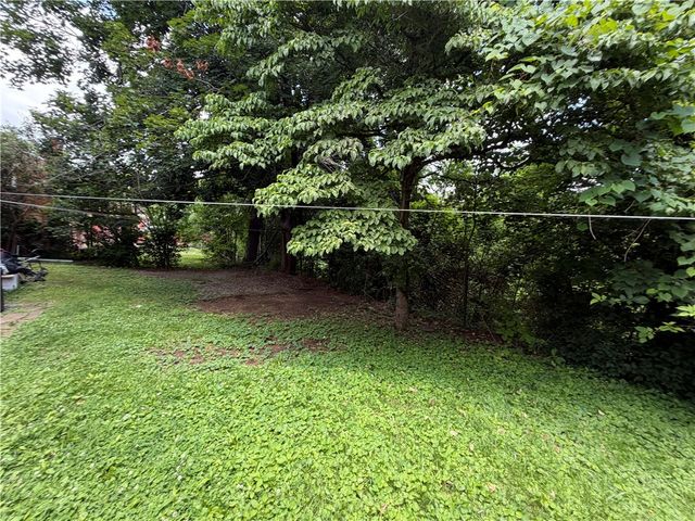 121 Glencoe Drive, West Mifflin, PA 15122