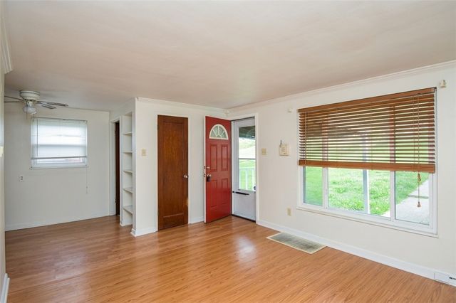 121 Glencoe Drive, West Mifflin, PA 15122