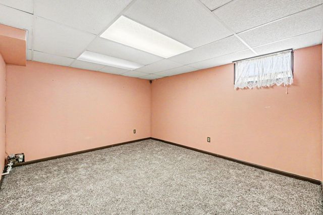 3105 AVENUE I, Council Bluffs, IA 51501