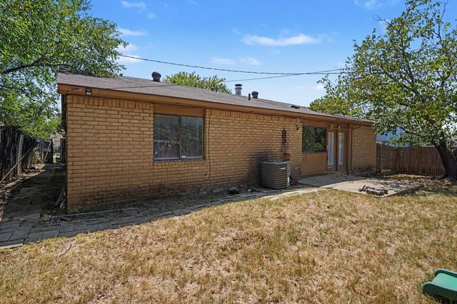 7107 Blackberry Drive, Arlington, TX 76016