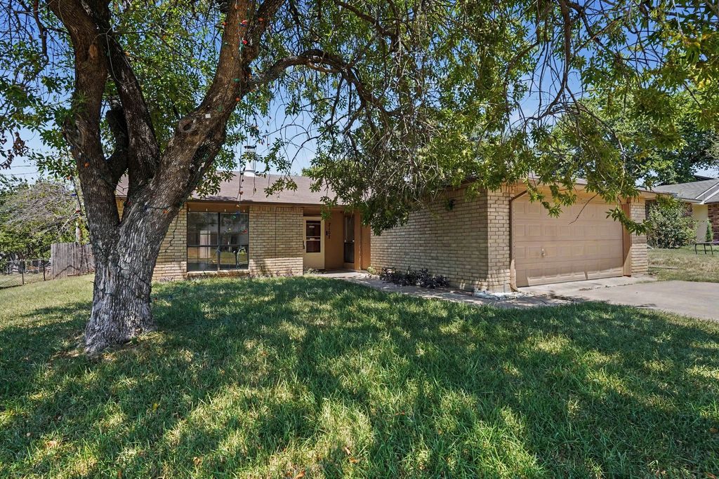 7107 Blackberry Drive, Arlington, TX 76016
