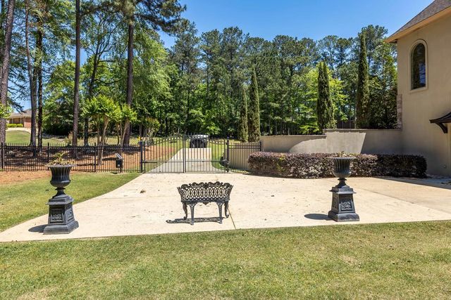 7555 River Crest Drive, Columbus, GA 31904