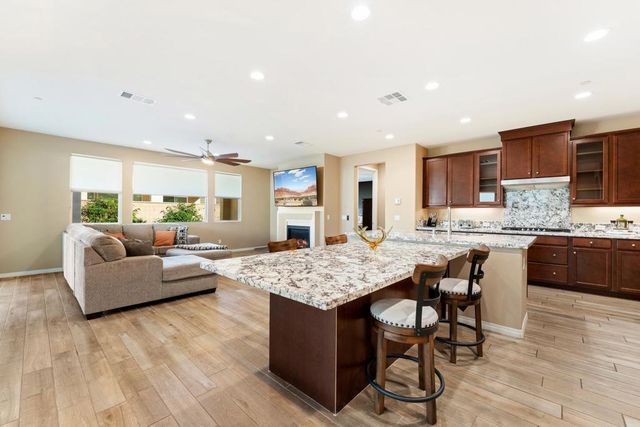 51862 Via Crespi, La Quinta, CA 92253