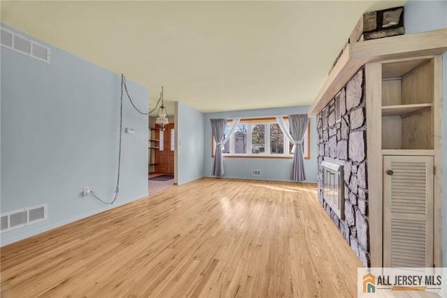 25 Greenwich Road, Edison, NJ 08820