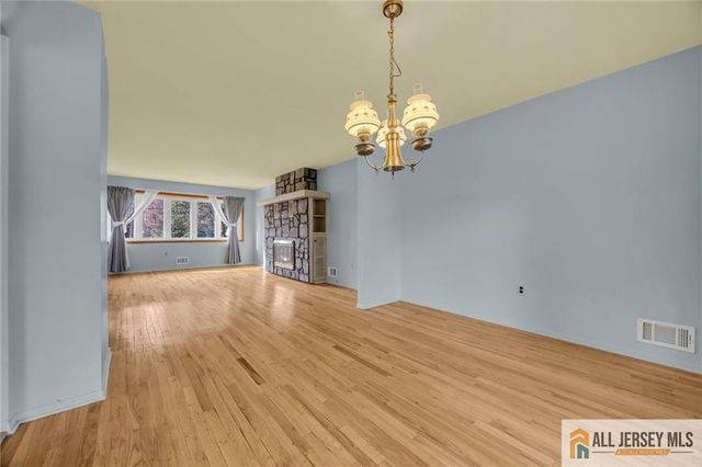 25 Greenwich Road, Edison, NJ 08820