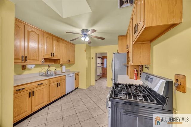 25 Greenwich Road, Edison, NJ 08820