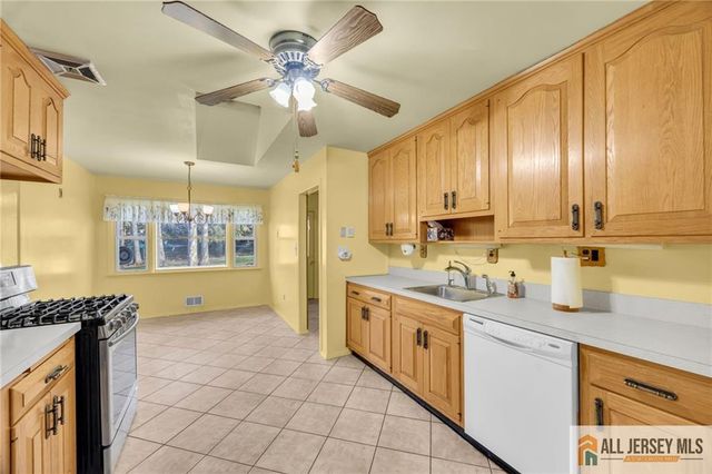 25 Greenwich Road, Edison, NJ 08820