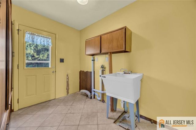 25 Greenwich Road, Edison, NJ 08820