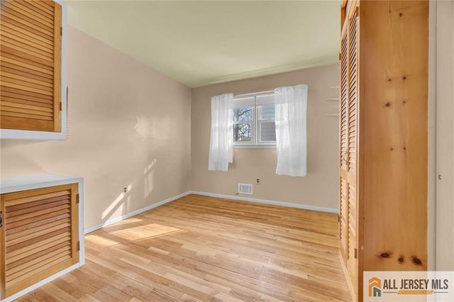 25 Greenwich Road, Edison, NJ 08820