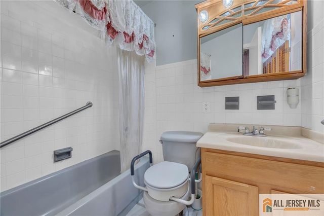 25 Greenwich Road, Edison, NJ 08820