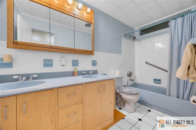 25 Greenwich Road, Edison, NJ 08820