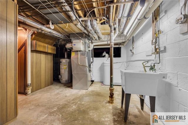 25 Greenwich Road, Edison, NJ 08820