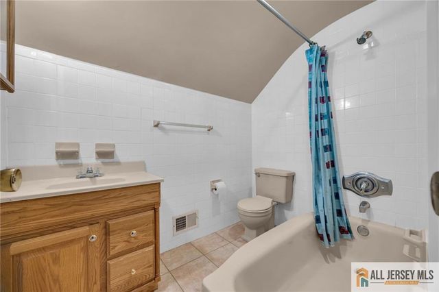 25 Greenwich Road, Edison, NJ 08820