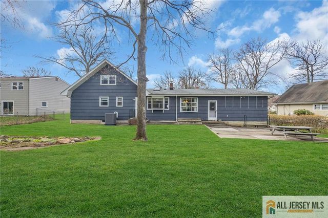 25 Greenwich Road, Edison, NJ 08820