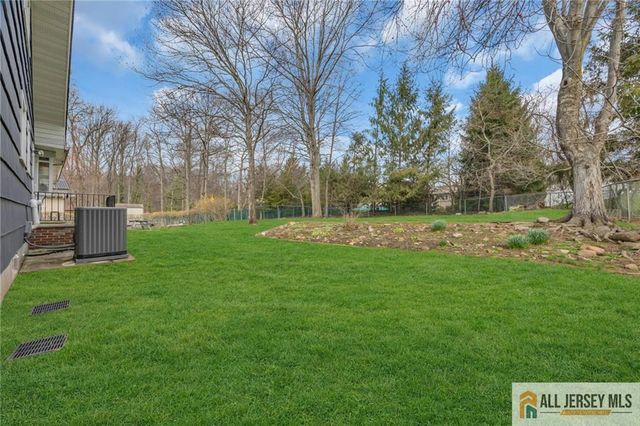 25 Greenwich Road, Edison, NJ 08820