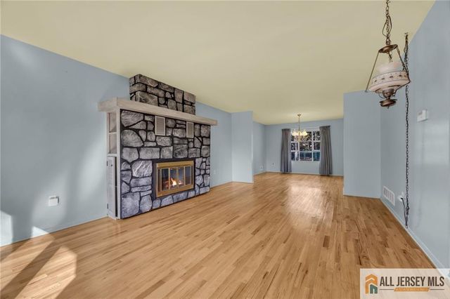 25 Greenwich Road, Edison, NJ 08820