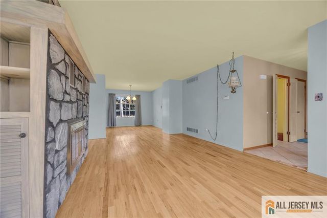 25 Greenwich Road, Edison, NJ 08820