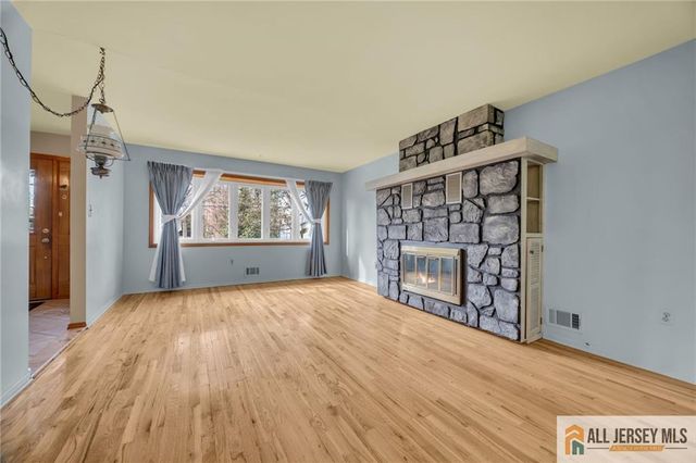 25 Greenwich Road, Edison, NJ 08820