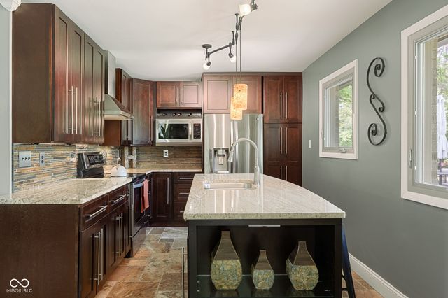 7050 Allisonville Road, Indianapolis, IN 46220