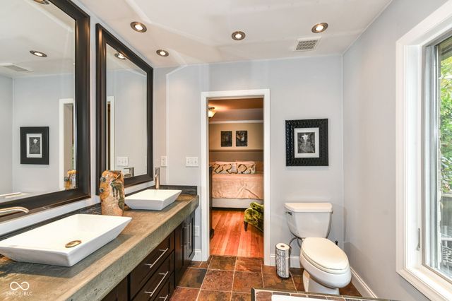 7050 Allisonville Road, Indianapolis, IN 46220