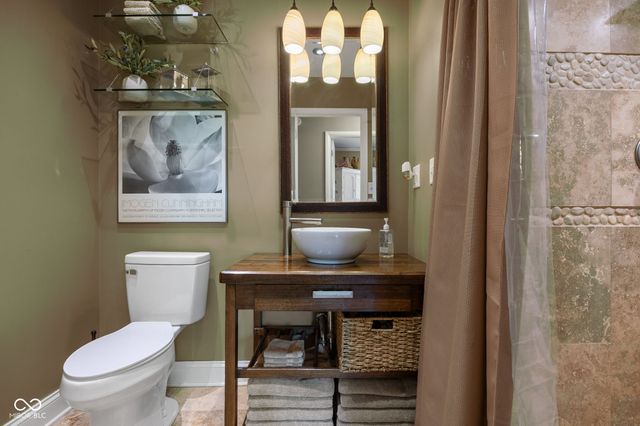 7050 Allisonville Road, Indianapolis, IN 46220